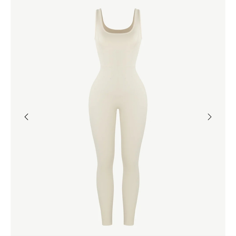 Cosmolle Women's Yoga Off White Sleeveless Built In Bra Jumpsuit Nwt Size Small
